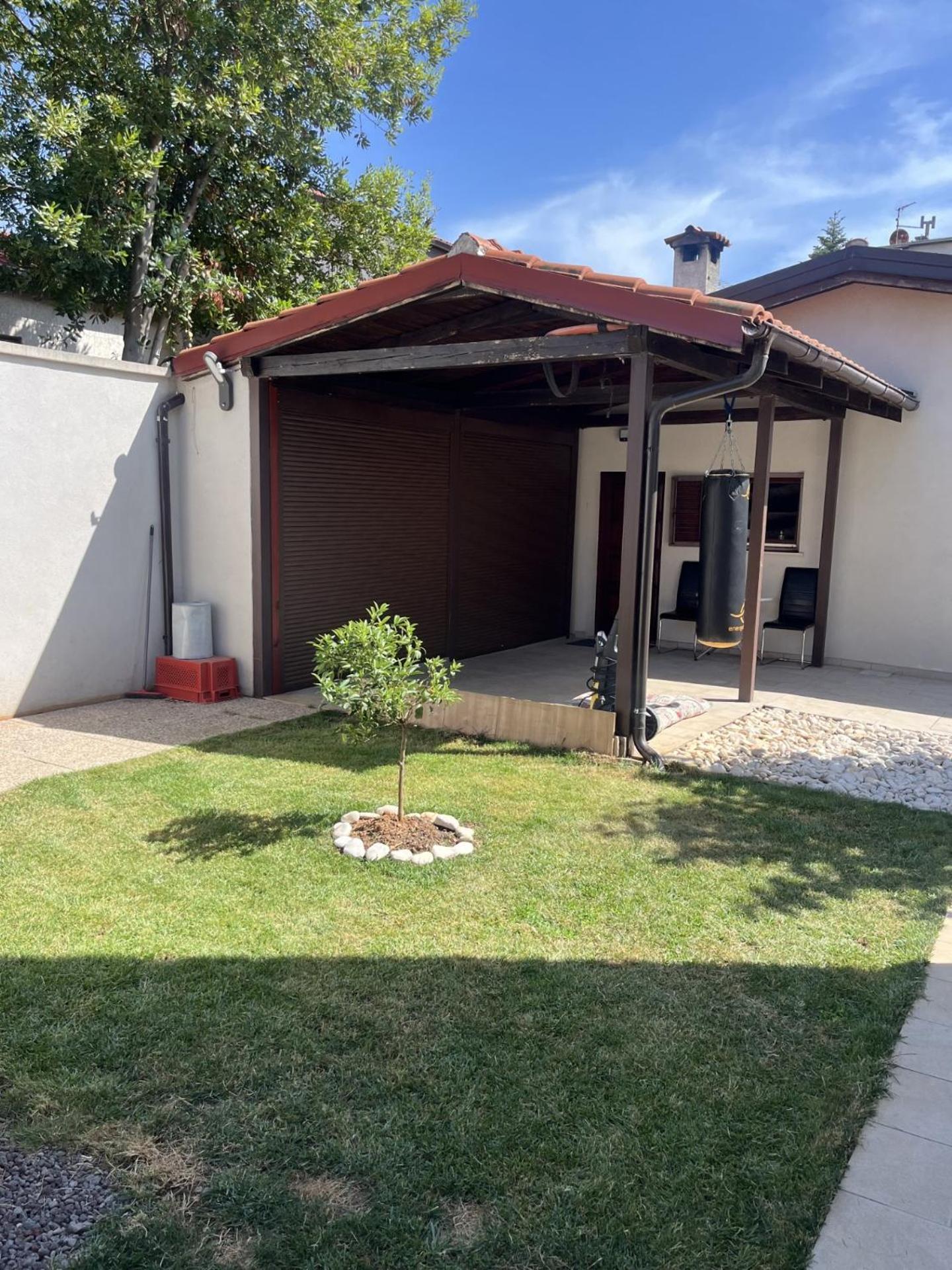 Small House Nea In City Center-With Free Parking Pula Exterior photo